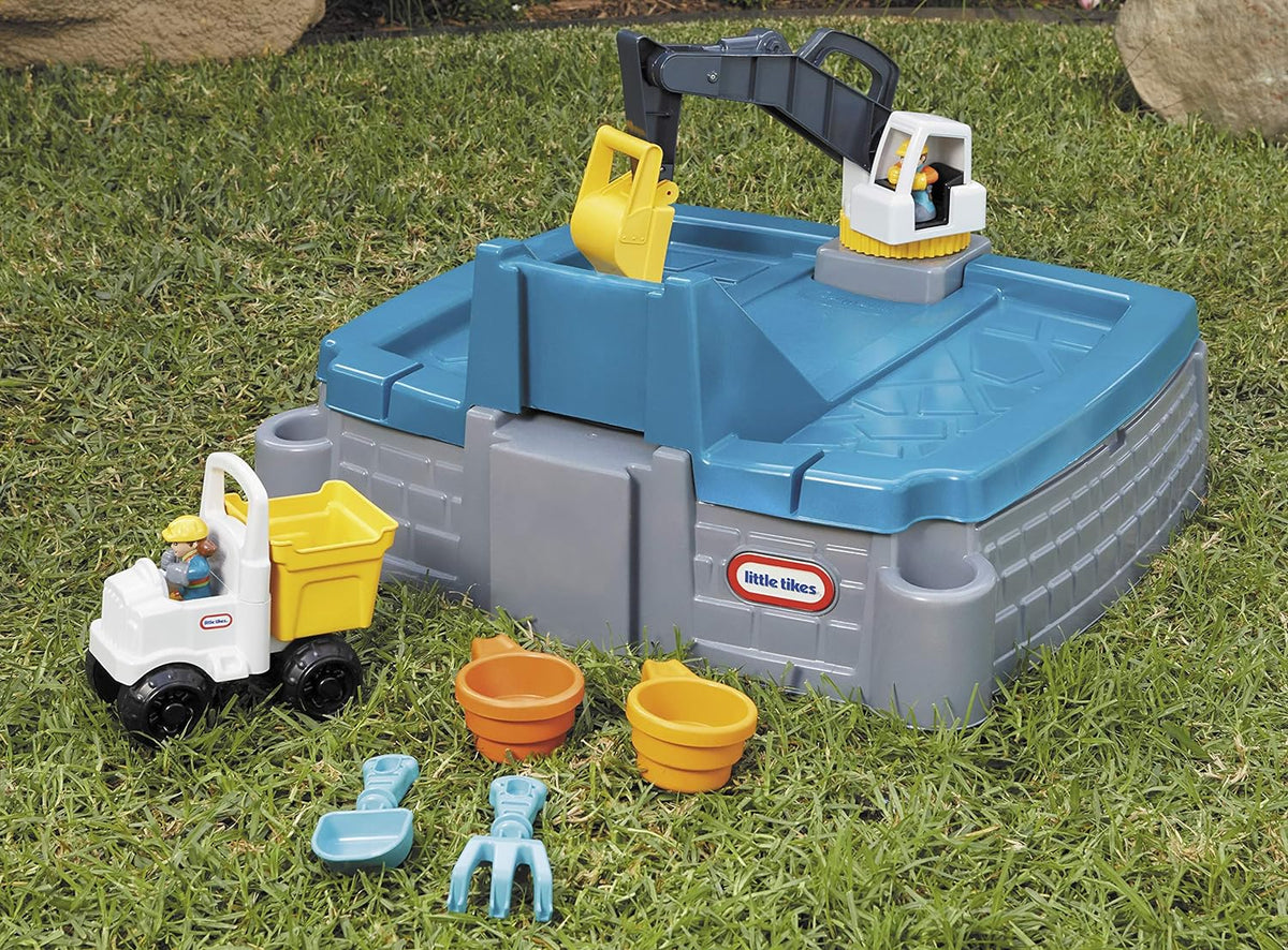 Dirt Diggers Excavator Sandbox with Lid and Play Sand Accessories W11247
